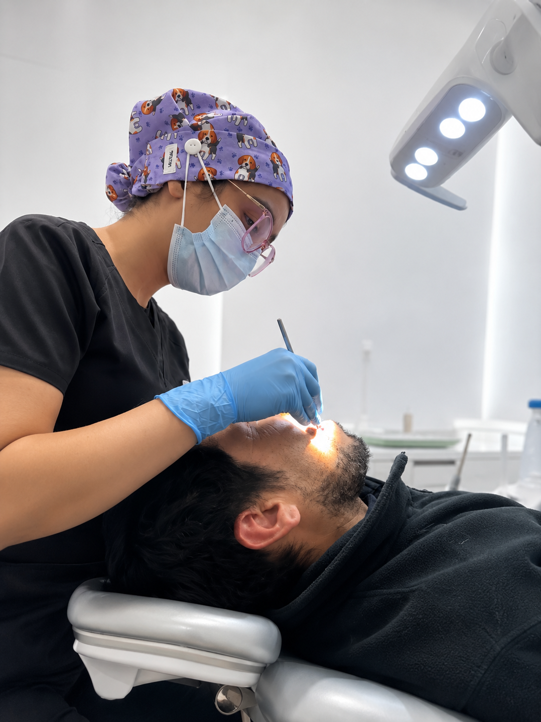 Sonrisa perfectamente alineada con ortodoncia - Brackets metálicos - GL Dent Rancagua